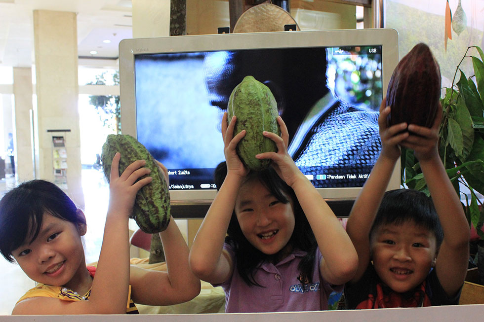 COCOA AND SCHOOL - HOW COCOA FARMING HELP THIS YOUNG BOY FINISHED HIS SCHOOL